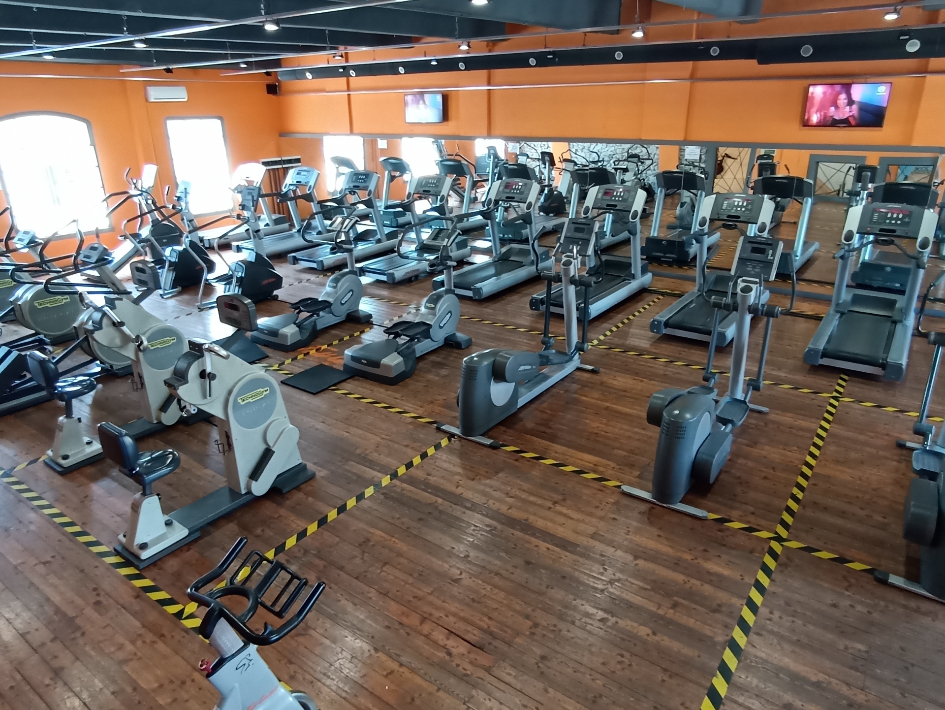 Sala cardio con macchine Technogym